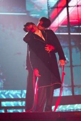 vampires (JoongDunk PondPhuwin BounPrem GeminiFourth OffGun)