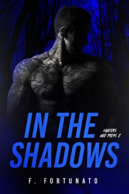 In The Shadows (Hunters and Preys Livro 2) Portuguese Ed.